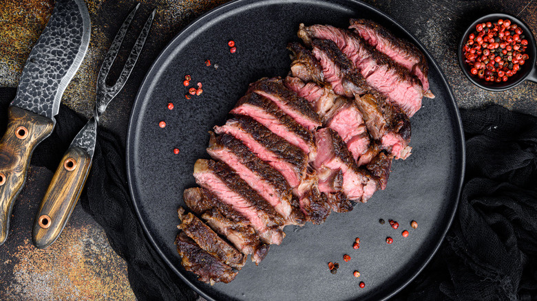 Veľké chyby, ktoré robí každý pri varení steaku v rúre