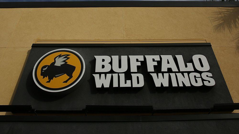 Signe Buffalo Wild Wings