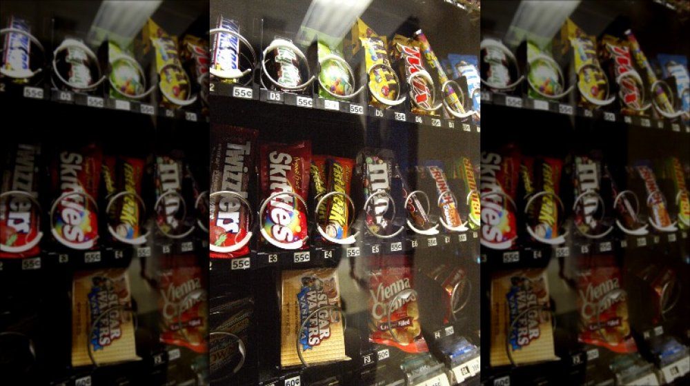 licorice dan permen lainnya di mesin penjual otomatis