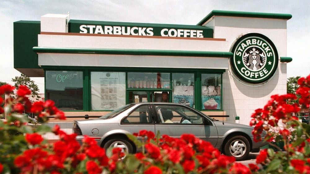 Café Starbucks en voiture