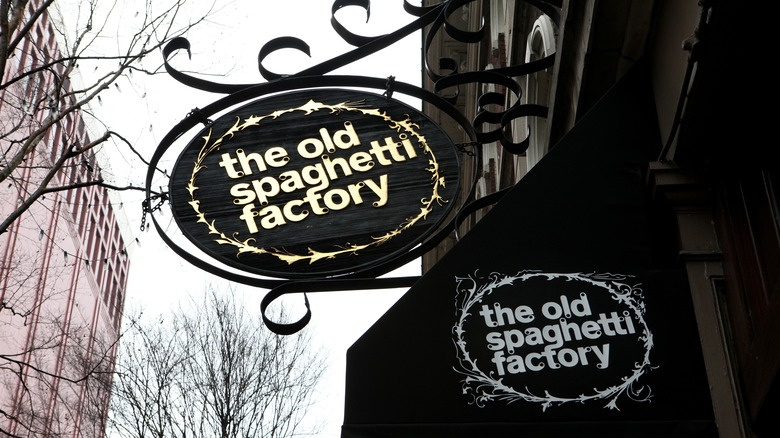   Znaki dla starej fabryki spaghetti