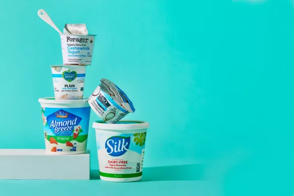 Hierdie 5 plantgebaseerde jogurte het minder as 4 gram toegevoegde suiker - en ons redakteurs kan nie ophou om dit te eet nie