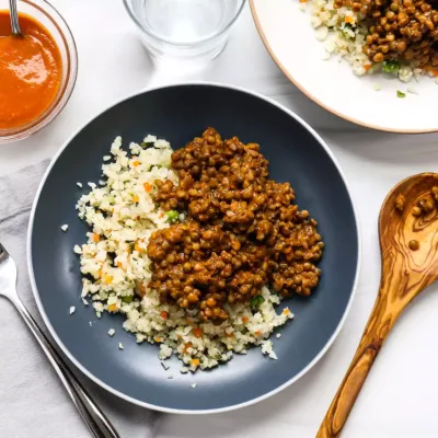 Curry z soczewicy z ryżem kalafiorowym