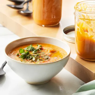 Sopa para sorber de batata, zanahoria y manzana