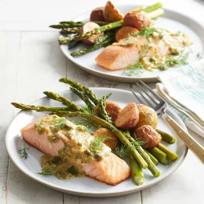 ត្រី salmon និង Asparagus ដុតជាមួយទឹកជ្រលក់ Dill-Mustard