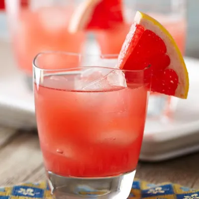 Rubínovo-červený grapefruitový koktail