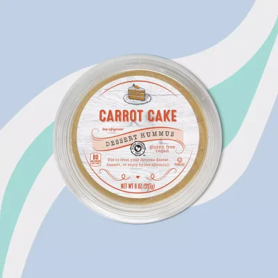 एल्डी का नया गाजर का केक मिठाई हम्मस हमारा पसंदीदा क्वारंटाइन स्नैक है