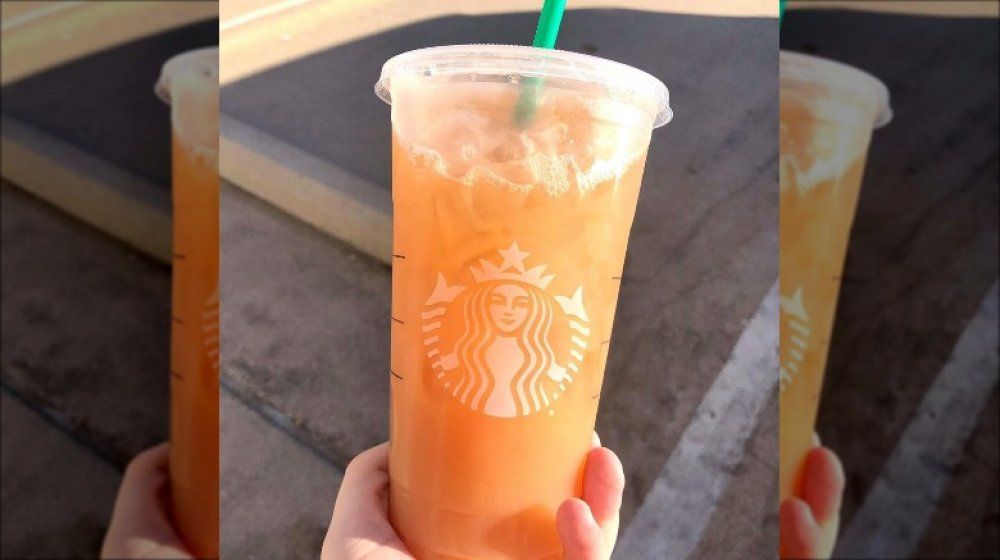 Персиковый напиток Starbucks