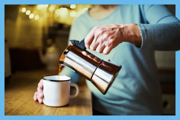 Употребление большого количества кофе каждый день может привести к усадке мозга и повысить риск деменции