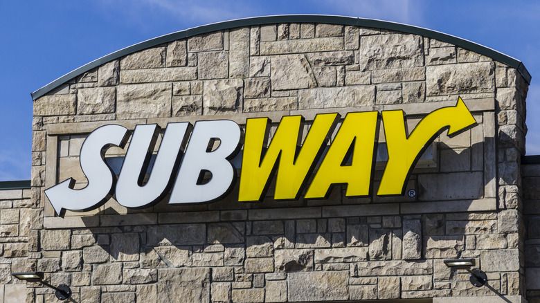 Waarom Subway se nuwe kommersiële verteller so bekend klink