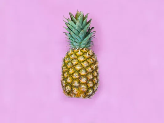 Dziwny powód, dla którego zawsze powinieneś solić ananasa