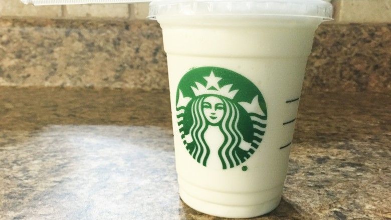 Robienie frappuccino z jednorożca Starbucks