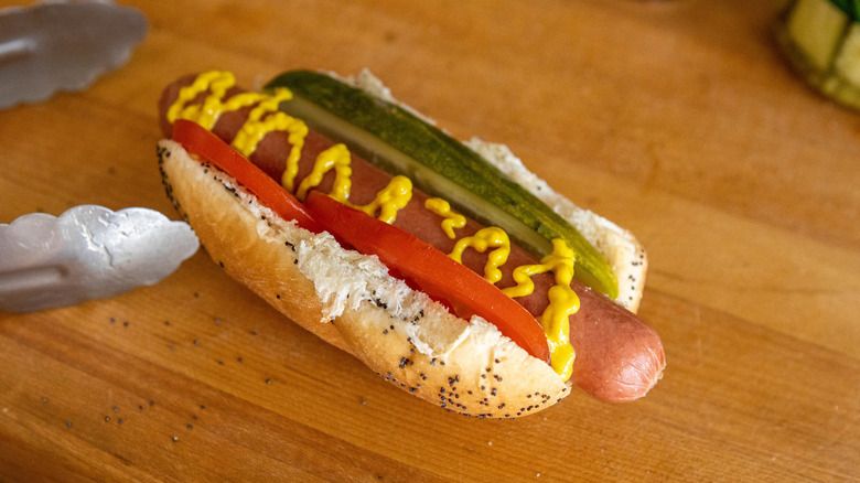 Merakit hot dog