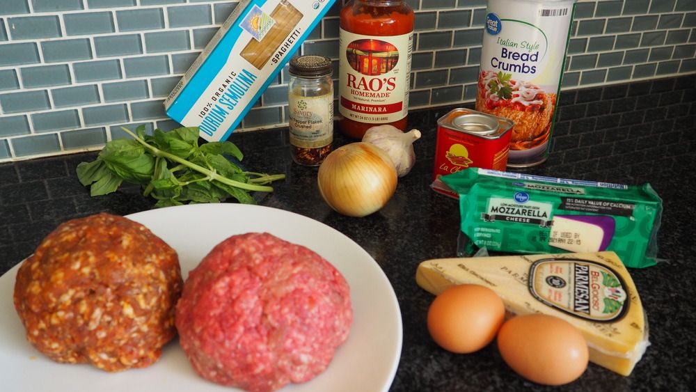 ingrédients pour faire une casserole facile de spaghettis et boulettes de viande