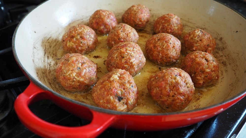 la meilleure façon de cuisiner des boulettes de viande pour votre casserole Easy spaghetti et boulettes de viande