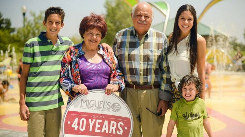   Maria i Mike Vasquez s obitelji