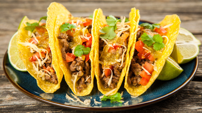   Tacos s tvrdom ljuskom i govedinom