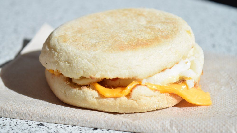 लोकप्रिय फास्ट फूड ब्रेकफास्ट सँडविच सर्वात वाईट क्रमांकावर आहे