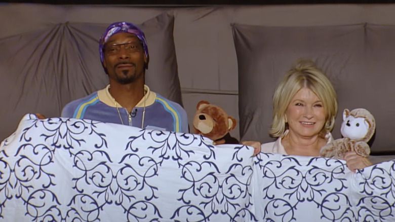 Martha et Snoop dans un lit