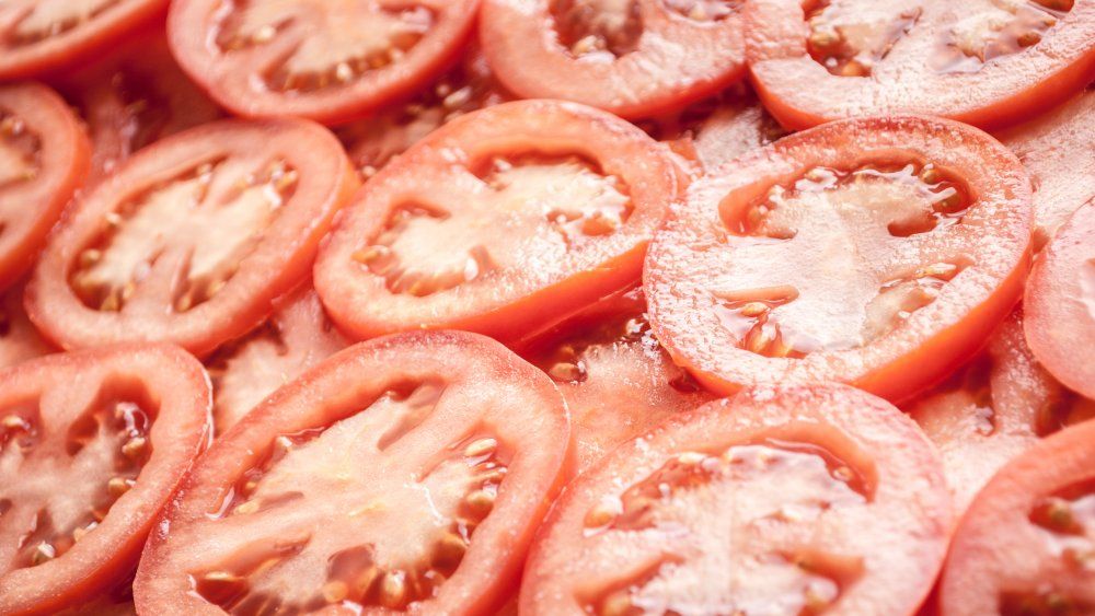 Teisingas būdas pjaustyti pomidorą
